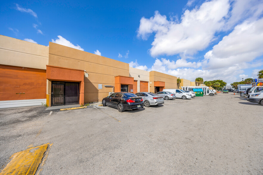 2141 W 60th st, Hialeah, FL en venta - Foto principal - Imagen 1 de 21