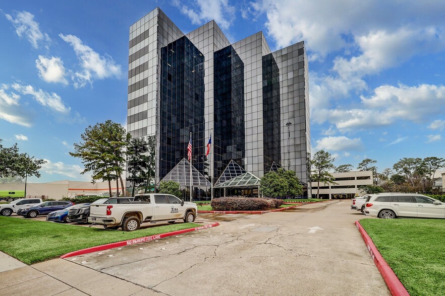 1111 N Loop W, Houston, TX en alquiler - Foto del edificio - Imagen 1 de 27