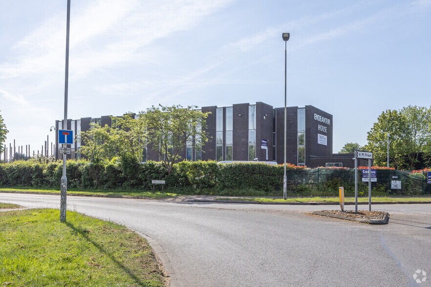 Saville Rd, Peterborough en alquiler - Foto del edificio - Imagen 3 de 3