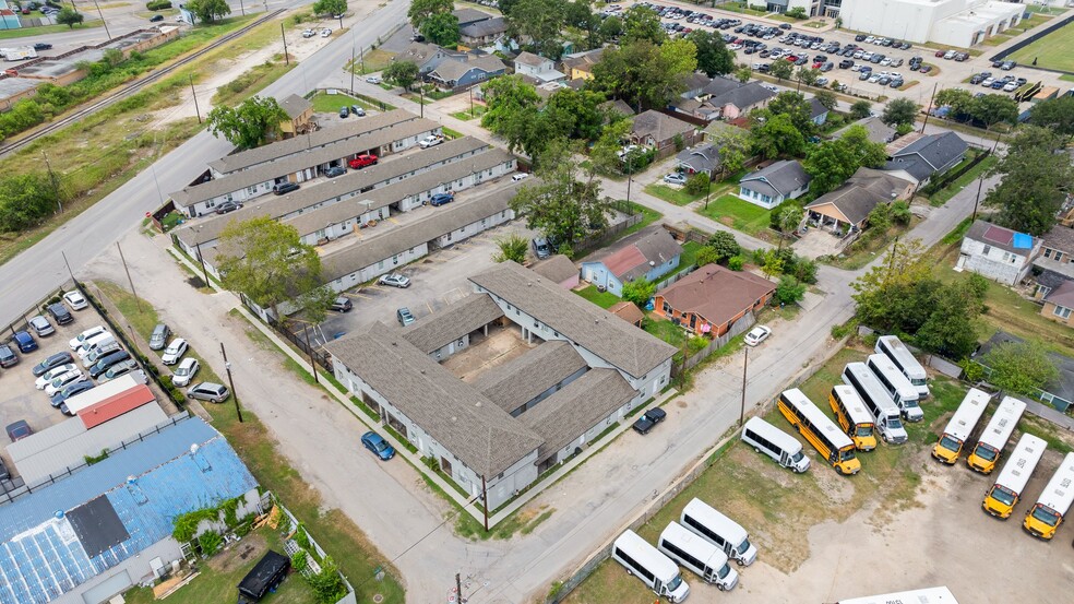 8221 Brumblay St, Houston, TX en venta - Foto del edificio - Imagen 3 de 38