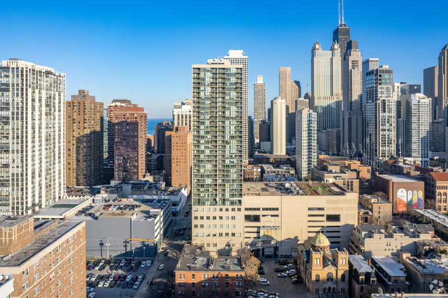 1030 N Clark St, Chicago, IL en alquiler - Foto del edificio - Imagen 3 de 4