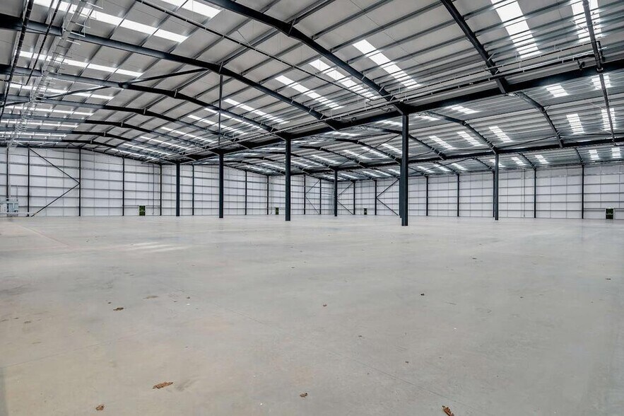 M81 Tower Rd, Stone en alquiler - Foto del edificio - Imagen 2 de 29