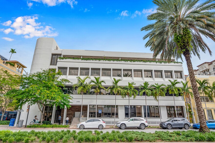 1701 Ponce De Leon Blvd, Coral Gables, FL en alquiler - Foto del edificio - Imagen 2 de 49