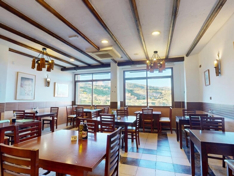 Local en Benalmádena, Málaga en alquiler - Foto del interior - Imagen 3 de 56