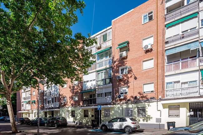 Más detalles de Plaza de Padrón, Madrid - Edificio residencial​ en venta