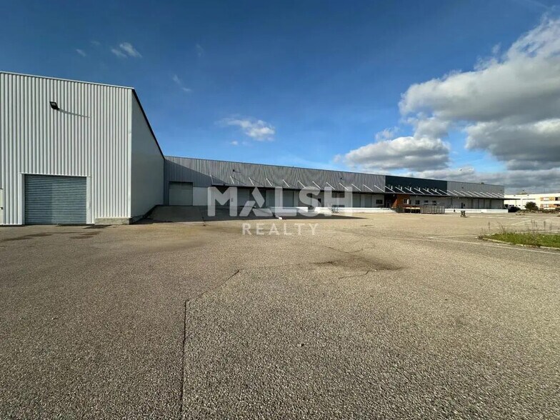 Oficina en Corbas en alquiler - Foto del edificio - Imagen 2 de 18