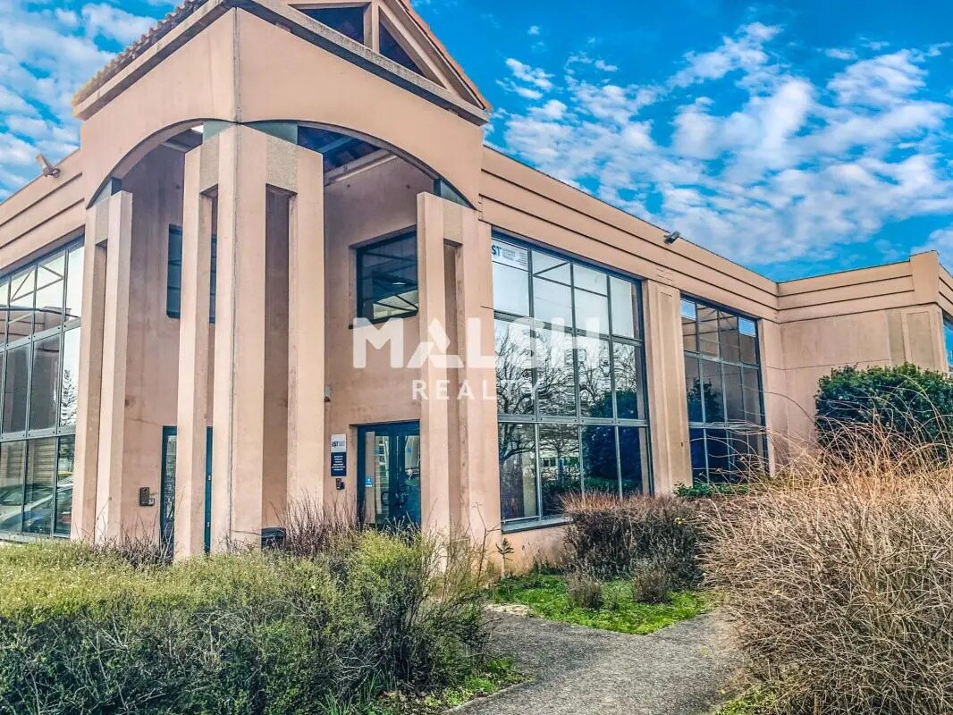 Oficina en Bron en alquiler Foto del edificio- Imagen 1 de 9