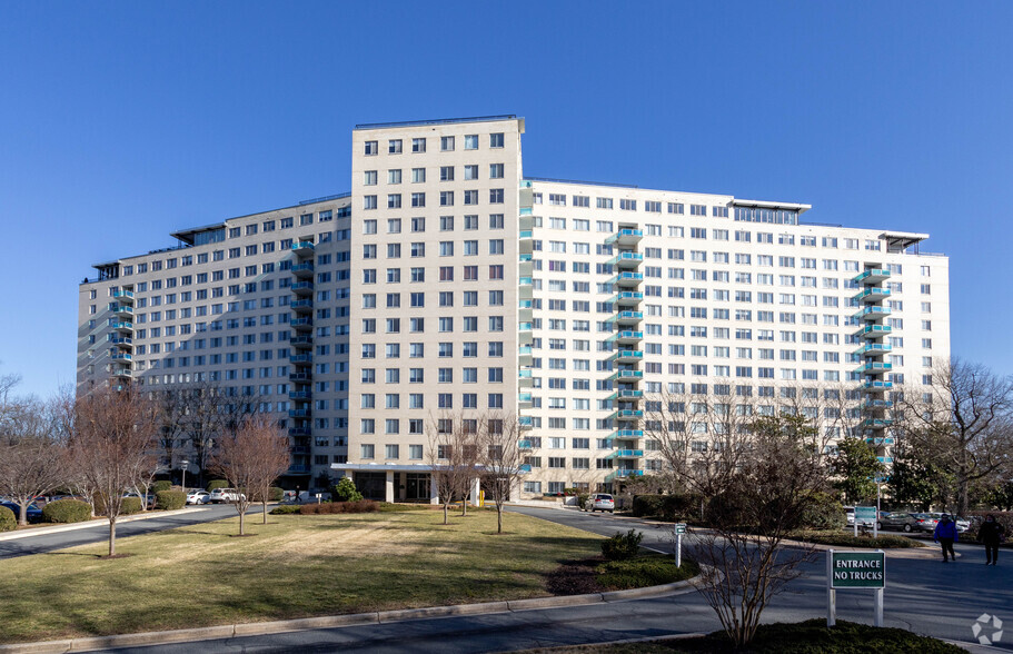 10401 Grosvenor Pl, Rockville, MD en venta - Foto del edificio - Imagen 2 de 4