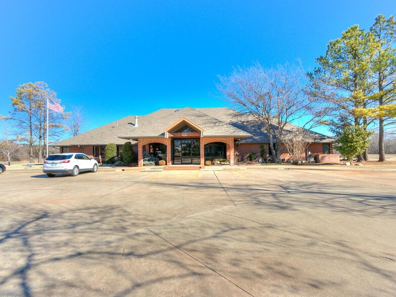 1220 S Santa Fe Ave, Edmond, OK en alquiler - Foto del edificio - Imagen 1 de 48