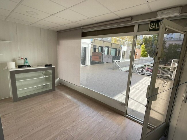 Más detalles de Avenida Virgen de la Montaña, 1, Cáceres - Local en alquiler