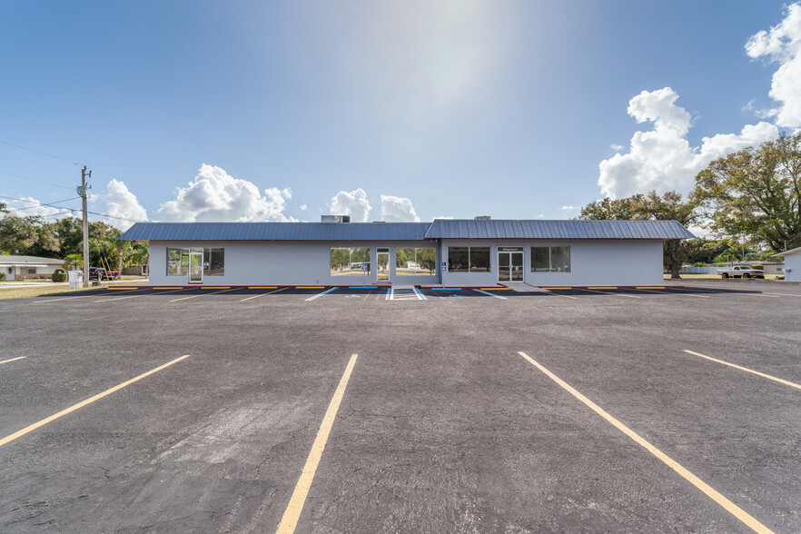 4750 Bayline Dr, North Fort Myers, FL en alquiler - Foto del edificio - Imagen 1 de 6