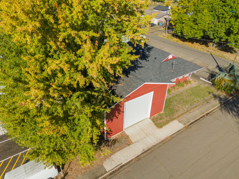 219 Umpqua St, Sutherlin, OR en alquiler - Vista aérea - Imagen 2 de 20