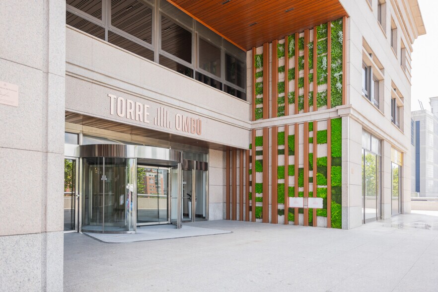 Calle del Ombú, 3, Madrid, Madrid en alquiler - Foto del edificio - Imagen 2 de 17