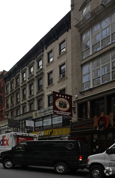 42 W 56th St, New York, NY en alquiler - Foto del edificio - Imagen 2 de 3