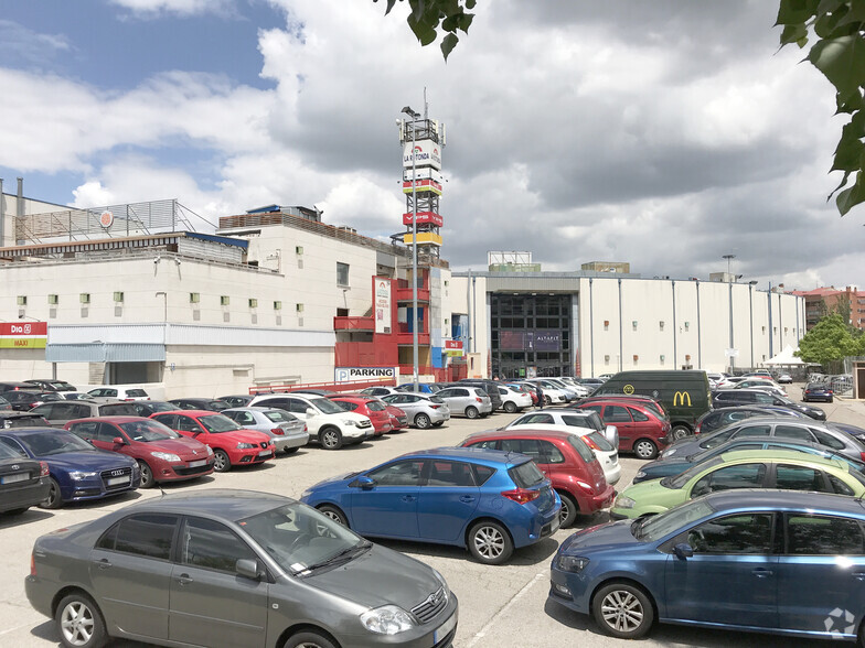 Plaza Toro del, 1, Tres Cantos, Madrid en alquiler - Foto del edificio - Imagen 2 de 2