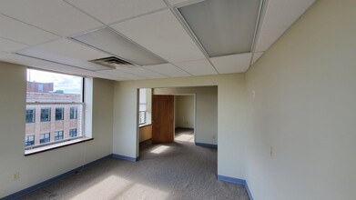 14805 Detroit Ave, Lakewood, OH en alquiler Foto del interior- Imagen 1 de 4