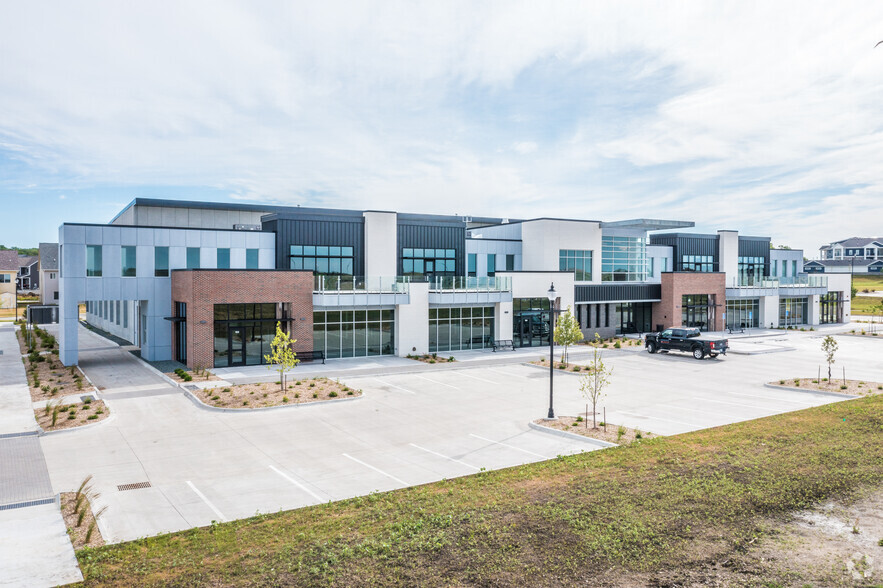 1220 NE Station Crossing Dr, Grimes, IA en alquiler - Foto del edificio - Imagen 2 de 6