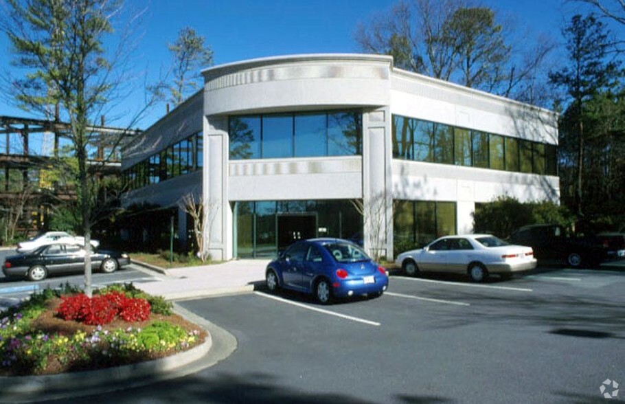 6645 Peachtree Dunwoody Rd, Atlanta, GA en alquiler - Foto principal - Imagen 1 de 22