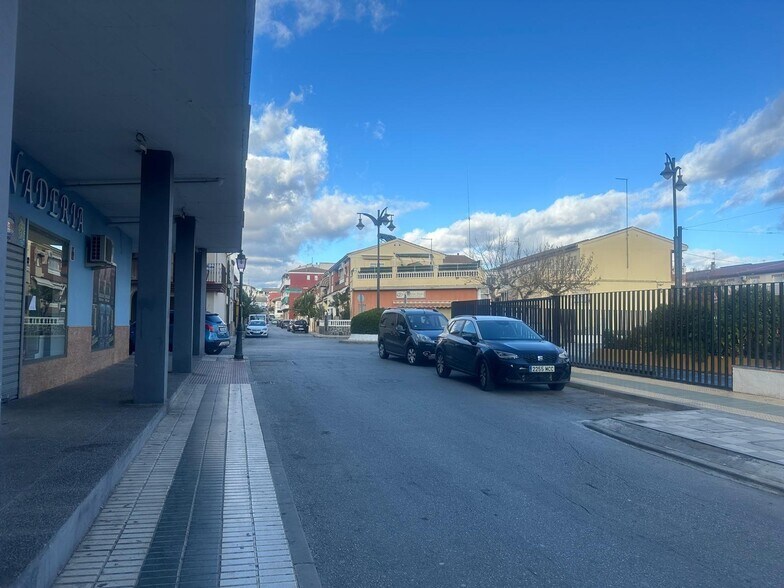 Local en Atarfe en alquiler - Foto del edificio - Imagen 3 de 19