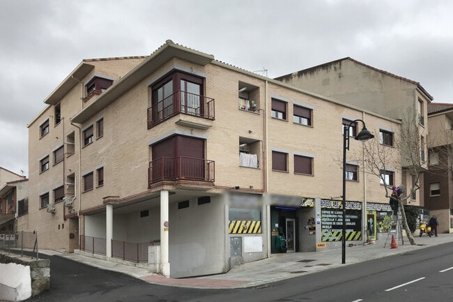 Más detalles de Calle Escuelas, 14, Galapagar - Edificio residencial​ en venta