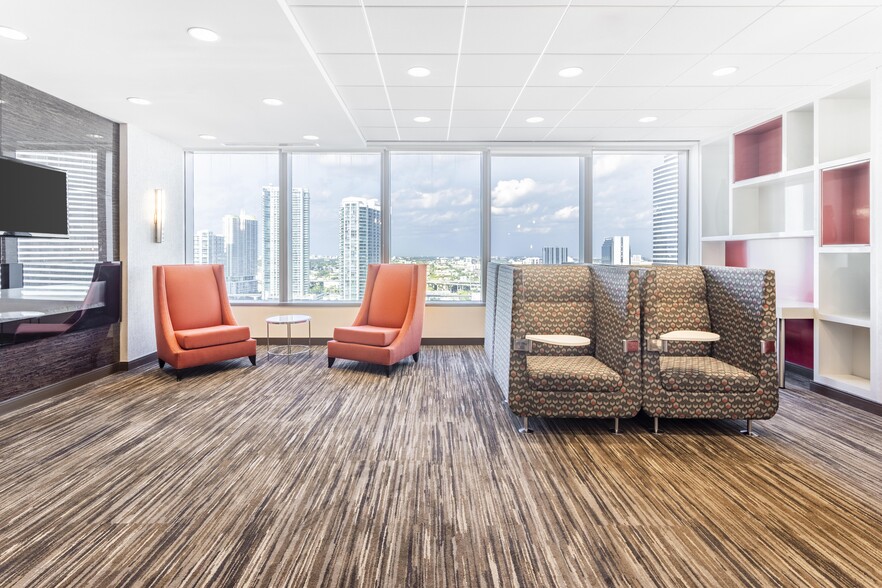 333 SE 2nd Ave, Miami, FL en alquiler - Foto del interior - Imagen 2 de 17