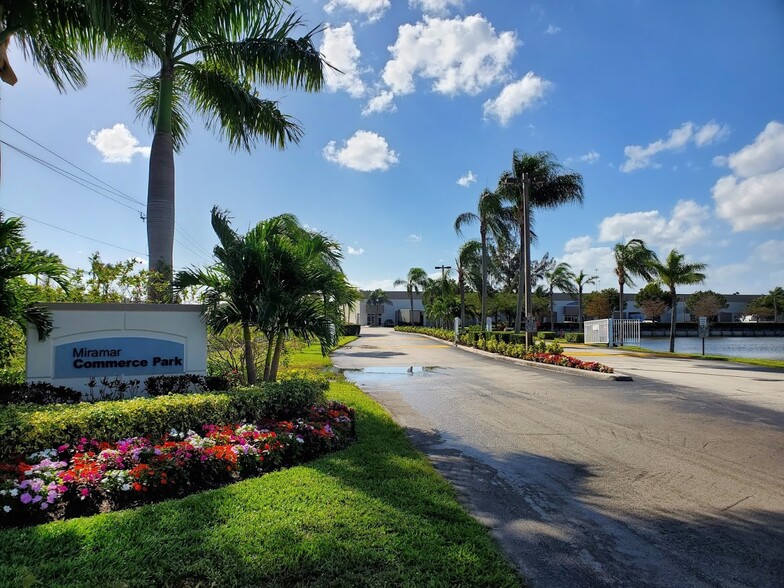 11341-11491 Interchange Cir S, Miramar, FL en alquiler - Foto del edificio - Imagen 2 de 7