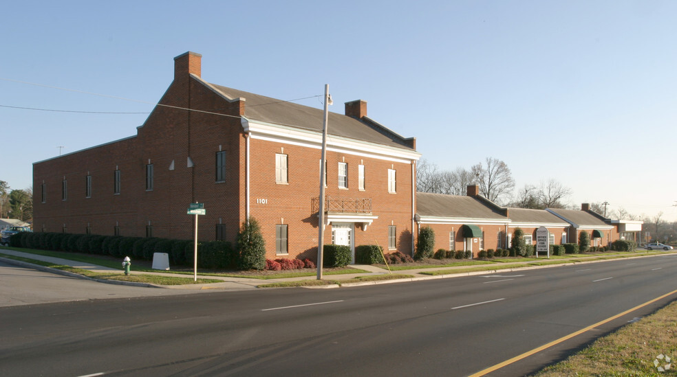 1023-1119 E Wendover Ave, Greensboro, NC en alquiler - Foto del edificio - Imagen 3 de 5