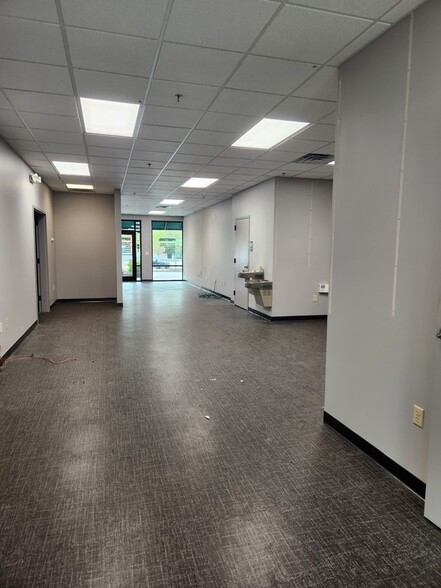 6780 NE Roswell Rd, Atlanta, GA en alquiler - Foto del interior - Imagen 2 de 13