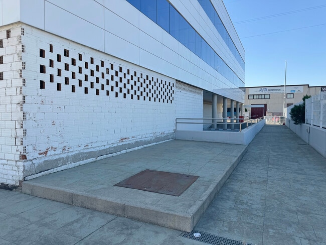 Más detalles de Calle Puerto Cruz Verde, 2, Móstoles - Local en alquiler