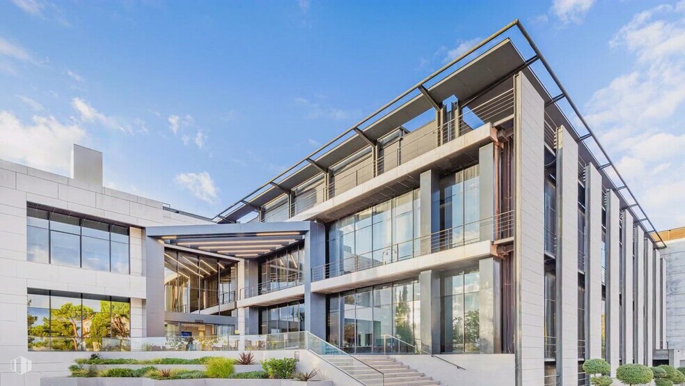 Avenida San Luis, Madrid, Madrid en alquiler - Vídeo de anuncio comercial - Imagen 2 de 21