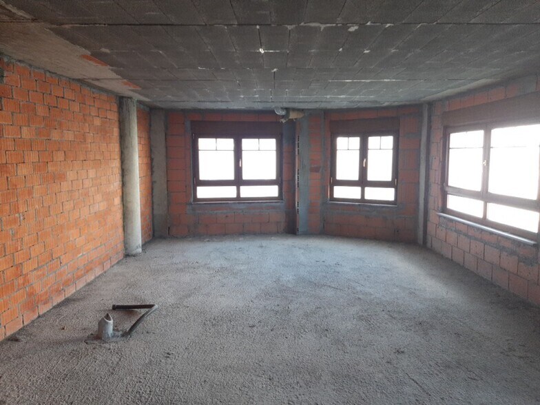 Local en Viveiro en venta - Foto del edificio - Imagen 2 de 10