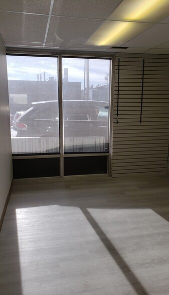 220 40th Ave NE, Calgary, AB en venta - Foto del edificio - Imagen 3 de 6