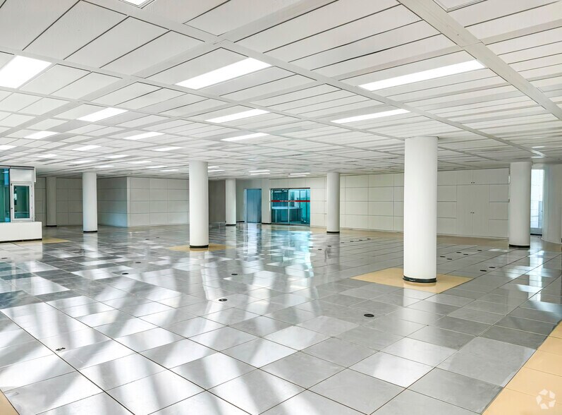 Calle de Julián Camarillo, 8, Madrid, Madrid en alquiler - Foto del edificio - Imagen 3 de 12