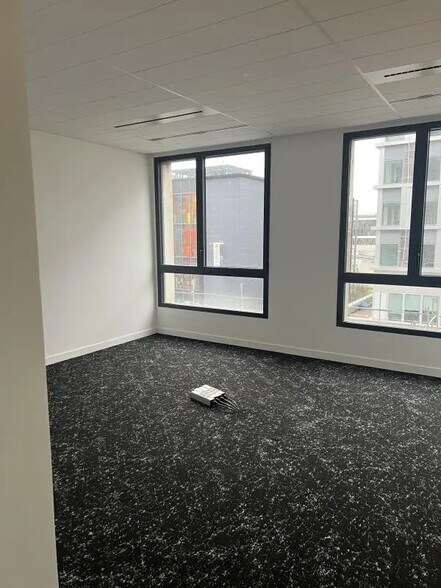 7 Rue Stephenson, Montigny-le-Bretonneux en venta - Foto del interior - Imagen 2 de 7