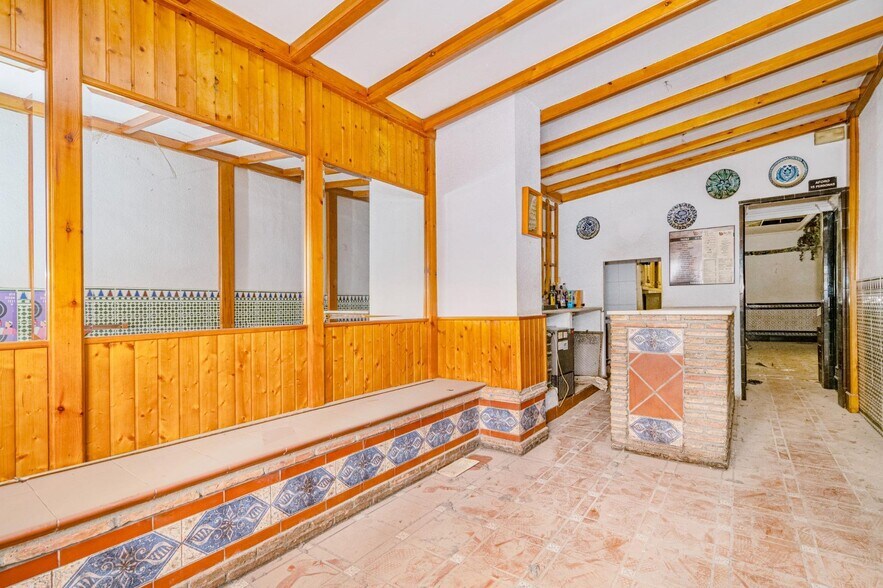 Local en Granada en venta - Foto del edificio - Imagen 2 de 29