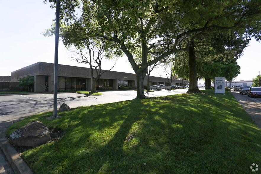 3453 Ramona Ave, Sacramento, CA en alquiler - Foto del edificio - Imagen 1 de 4