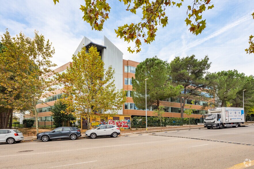 Avinguda Alcalde Barnils, 68, Sant Cugat del Vallès, Barcelona en alquiler - Foto del edificio - Imagen 2 de 4