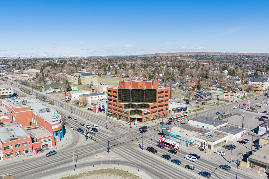 1701 Centre St NW, Calgary, AB en alquiler - Vista aérea - Imagen 3 de 6