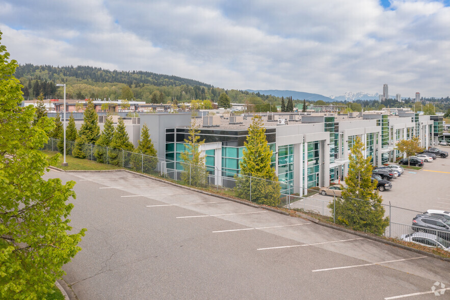 8061 Lougheed Hwy, Burnaby, BC en alquiler - Foto del edificio - Imagen 3 de 5