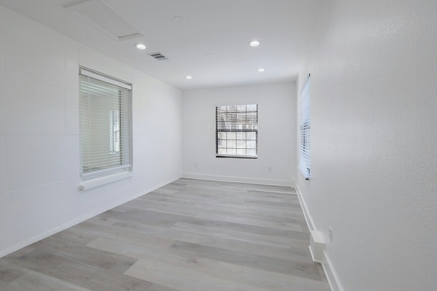 2028 W Ben White Blvd, Austin, TX en alquiler - Foto del interior - Imagen 3 de 17