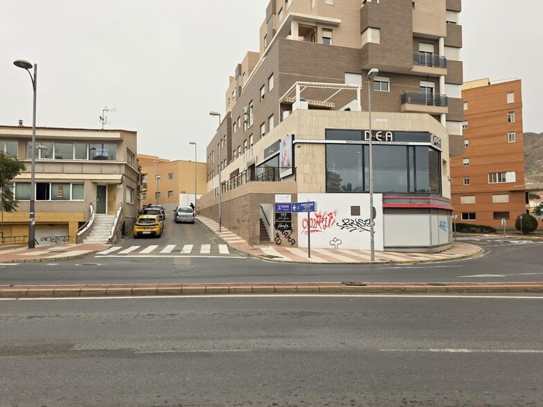Local en Roquetas de Mar, Almería en alquiler - Foto del edificio - Imagen 1 de 16