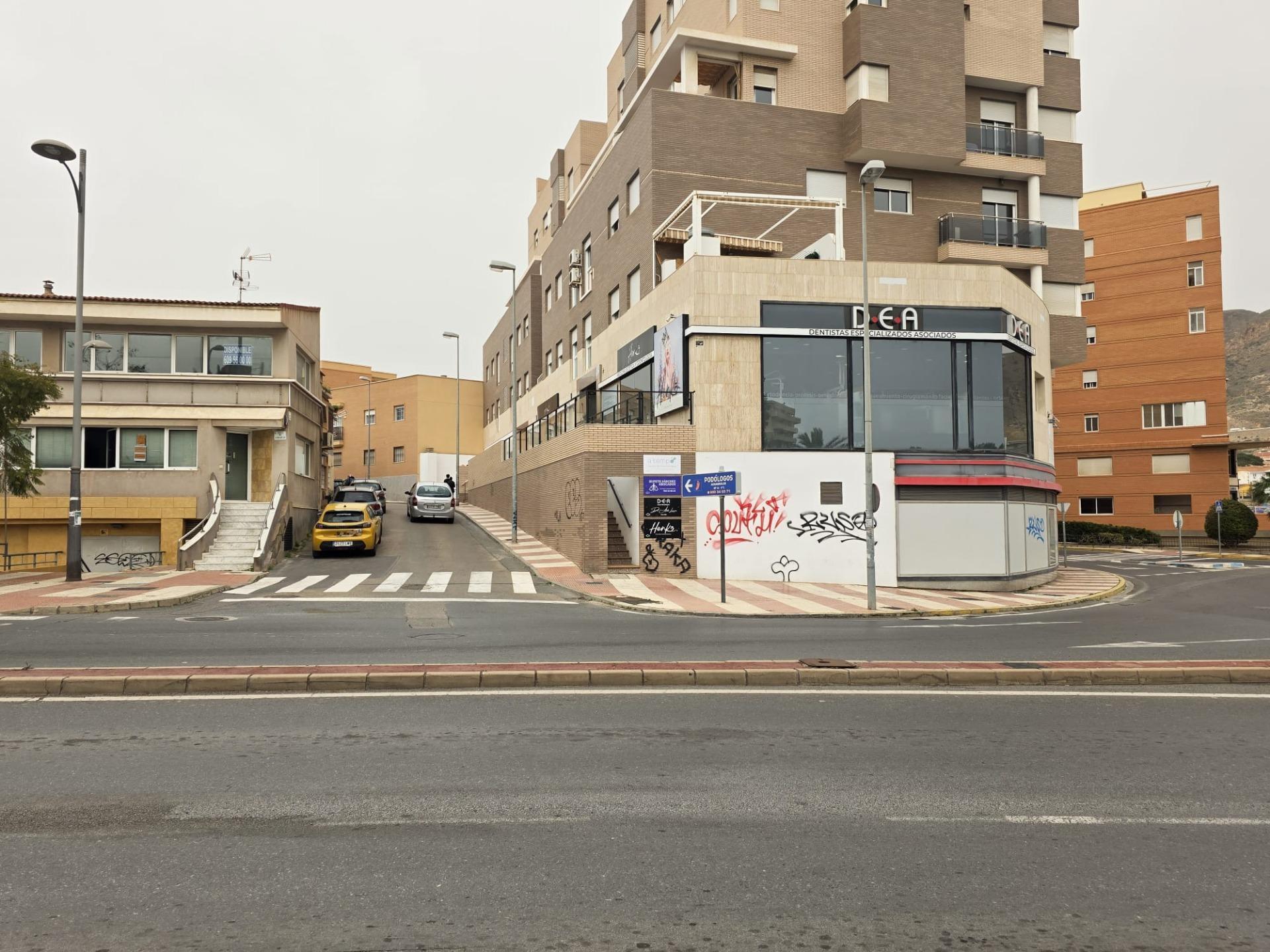 Local en Roquetas de Mar, Almería en alquiler Foto del edificio- Imagen 1 de 17