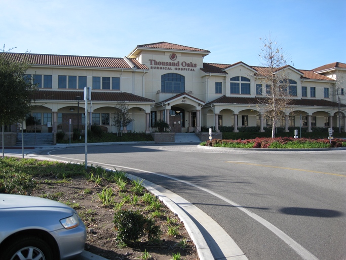 401-415 Rolling Oaks Dr, Thousand Oaks, CA en alquiler - Foto del edificio - Imagen 2 de 6