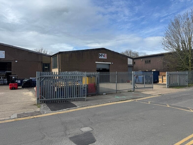 Wessex Rd, Bourne End en alquiler - Foto del edificio - Imagen 1 de 3
