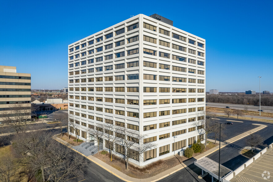 1051 Perimeter Dr, Schaumburg, IL en alquiler - Foto del edificio - Imagen 3 de 11