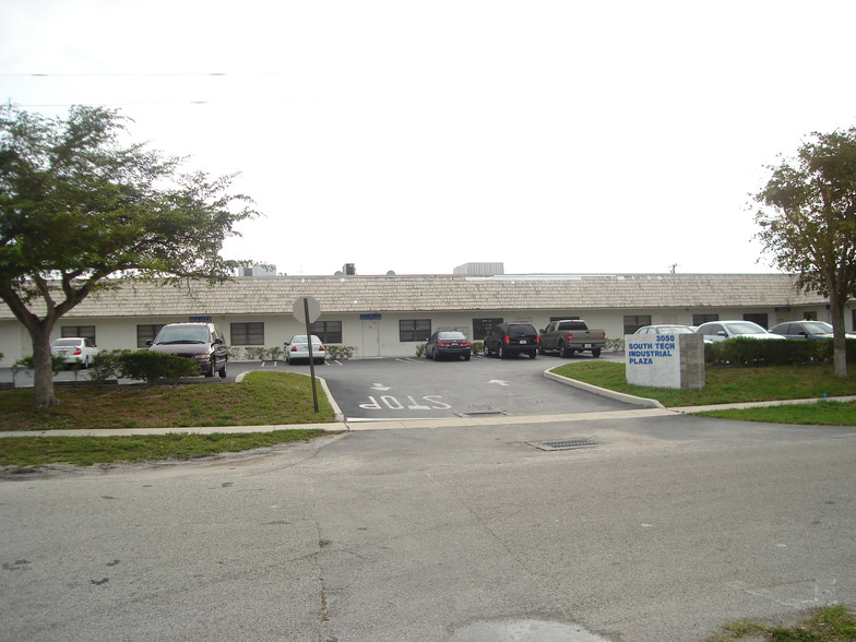 3050 SW 14th Pl, Boynton Beach, FL en alquiler - Foto del edificio - Imagen 1 de 2