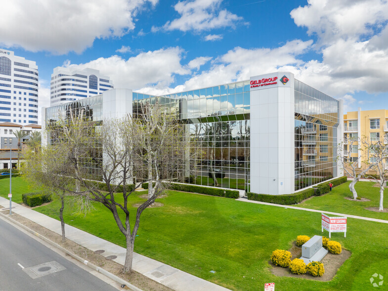 6200 Canoga Ave, Woodland Hills, CA en alquiler - Foto del edificio - Imagen 1 de 26