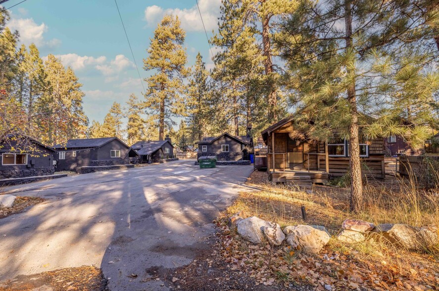 449 Georgia St, Big Bear Lake, CA en venta - Foto del edificio - Imagen 1 de 24