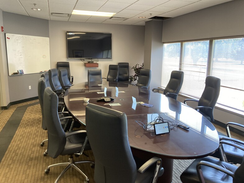 7887 Hub Pky, Valley View, OH en alquiler - Foto del interior - Imagen 3 de 17