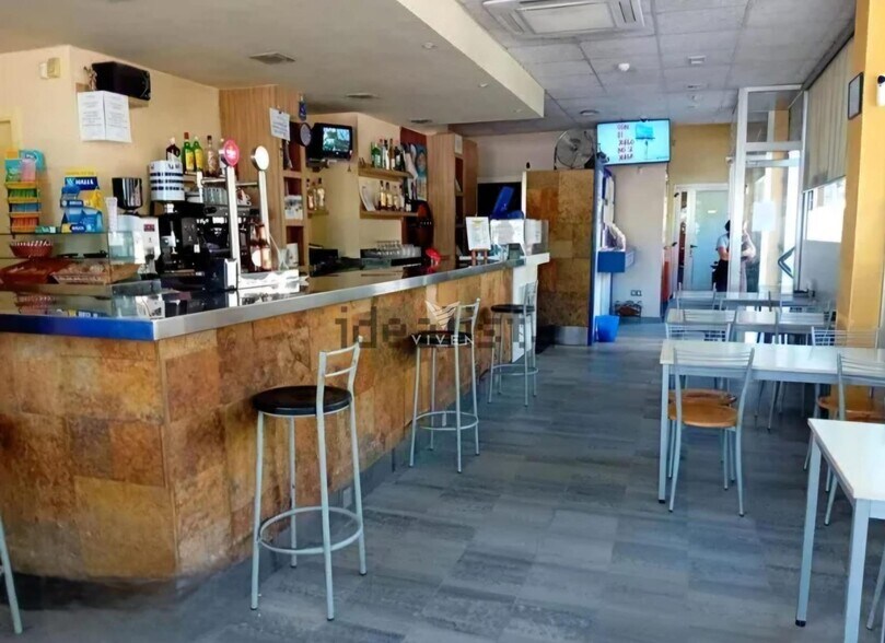 Local en La Granada, Barcelona en venta - Foto del edificio - Imagen 2 de 30